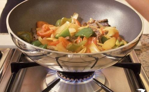 健康烹饪 使VALENTI燃气灶从容有度
